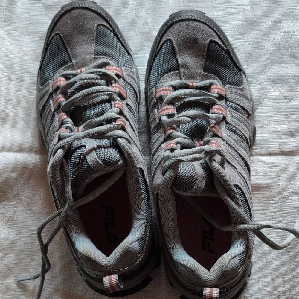 Fila Women's Gray and Pink Sneakers